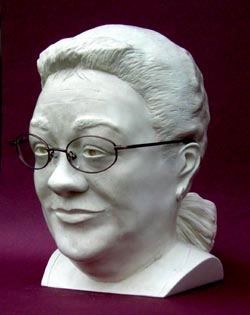Sculpture de Femme d'après photos portant lunettes Mme B. Perrier