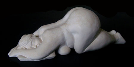 Femme forte et ronde sculpture statuette